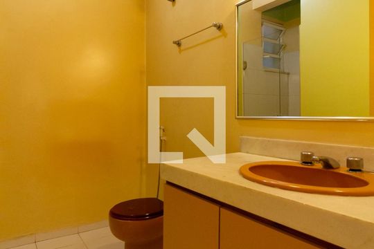 Banheiro da suíte de apartamento à venda com 3 quartos, 135m² em Lagoa, Rio de Janeiro