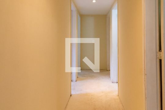 Corredor  de apartamento à venda com 3 quartos, 135m² em Lagoa, Rio de Janeiro