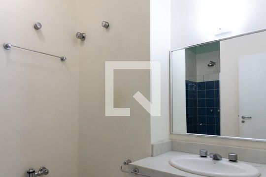 Banheiro social  de apartamento à venda com 3 quartos, 135m² em Lagoa, Rio de Janeiro