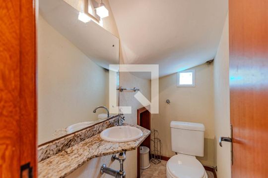 Lavabo de casa de condomínio para alugar com 4 quartos, 380m² em Cristal, Porto Alegre