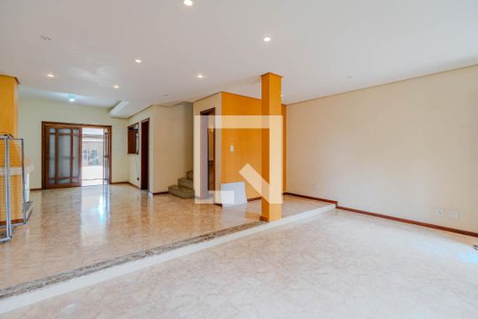 Sala de casa de condomínio para alugar com 4 quartos, 380m² em Cristal, Porto Alegre