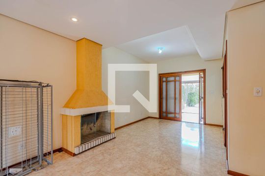 Sala de casa de condomínio para alugar com 4 quartos, 380m² em Cristal, Porto Alegre