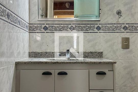 Banheiro Social de apartamento para alugar com 3 quartos, 170m² em Copacabana, Rio de Janeiro