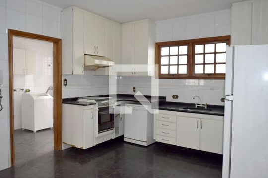 Cozinha de casa à venda com 3 quartos, 300m² em Sumarezinho, São Paulo
