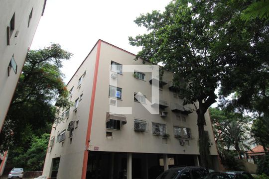 Fachada do bloco de apartamento para alugar com 2 quartos, 60m² em Pechincha, Rio de Janeiro