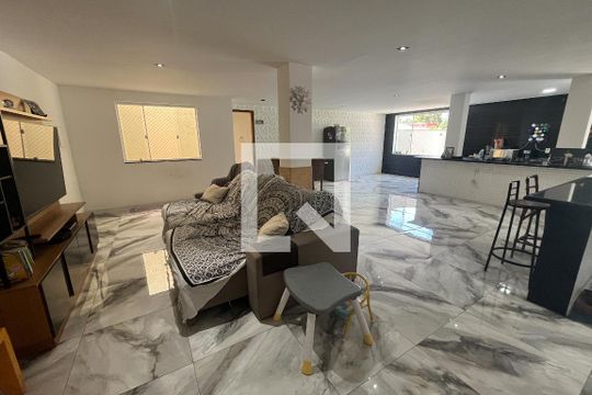 Sala 2 de casa para alugar com 8 quartos, 1100m² em Jardim Guanabara, Rio de Janeiro