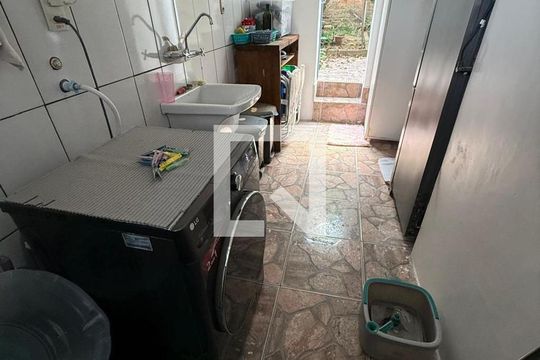 Lavanderia de casa à venda com 3 quartos, 160m² em Jardim Itu, Porto Alegre