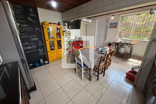 Cozinha de casa à venda com 3 quartos, 160m² em Jardim Itu, Porto Alegre