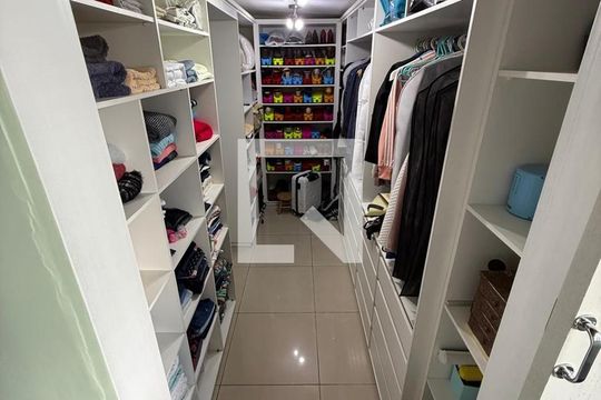 Closet de casa à venda com 3 quartos, 160m² em Jardim Itu, Porto Alegre