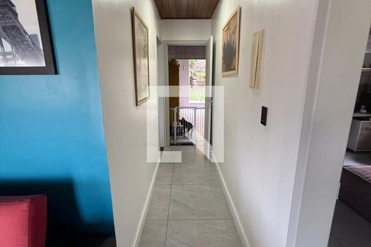 Corredor de casa à venda com 3 quartos, 160m² em Jardim Itu, Porto Alegre