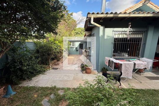 Quintal de casa à venda com 3 quartos, 160m² em Jardim Itu, Porto Alegre