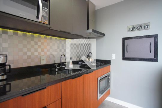 Cozinha de apartamento à venda com 1 quarto, 74m² em Jardim do Salso, Porto Alegre