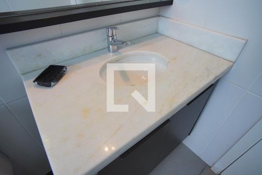 Banheiro da Suíte de apartamento à venda com 1 quarto, 74m² em Jardim do Salso, Porto Alegre
