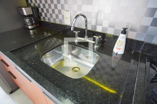Cozinha - Torneira de apartamento à venda com 1 quarto, 74m² em Jardim do Salso, Porto Alegre
