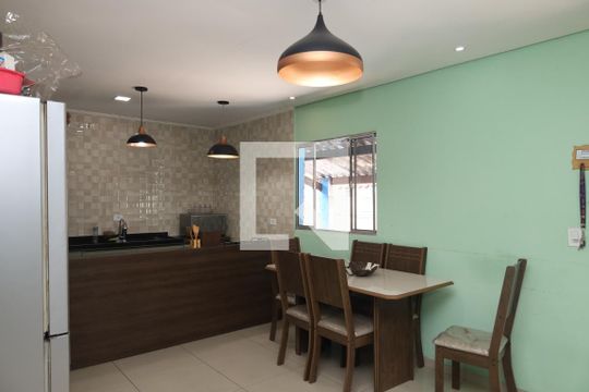 Casa à venda com 3 quartos, 250m² em Limoeiro, São Paulo