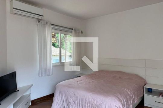 Casa à venda com 5 quartos, 308m² em Engenho do Mato, Niterói
