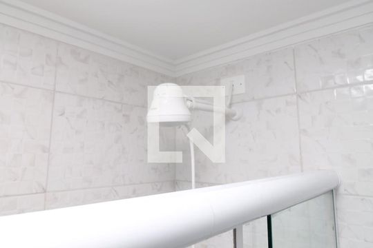 Banheiro de kitnet/studio para alugar com 1 quarto, 32m² em Vila Dom Pedro Ii, São Paulo