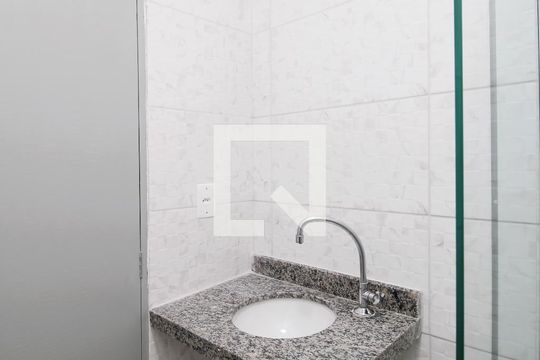 Banheiro de kitnet/studio para alugar com 1 quarto, 32m² em Vila Dom Pedro Ii, São Paulo