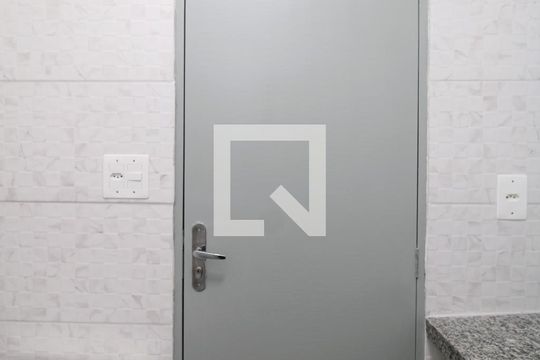 Banheiro de kitnet/studio para alugar com 1 quarto, 32m² em Vila Dom Pedro Ii, São Paulo