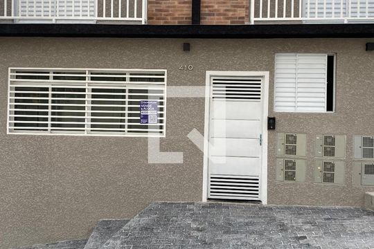 Fachada com plaquinha de kitnet/studio para alugar com 1 quarto, 32m² em Vila Dom Pedro Ii, São Paulo