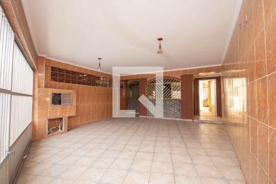 Garagem de casa para alugar com 3 quartos, 117m² em Bortolândia, São Paulo