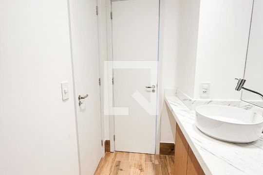 Banheiro de apartamento para alugar com 1 quarto, 44m² em Santo Amaro, São Paulo