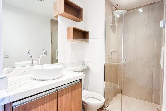 Banheiro de apartamento para alugar com 1 quarto, 44m² em Santo Amaro, São Paulo