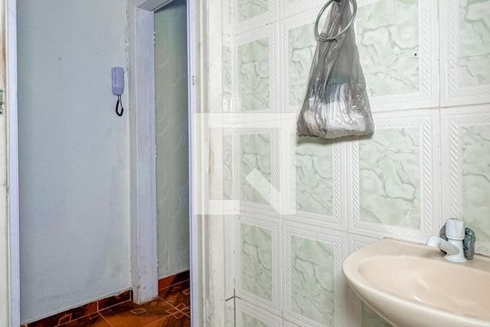 Banheiro de kitnet/studio à venda com 1 quarto, 28m² em Liberdade, São Paulo
