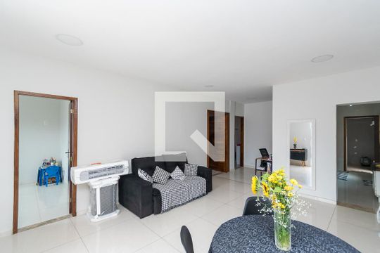 Sala de casa à venda com 3 quartos, 308m² em Parada de Lucas, Rio de Janeiro