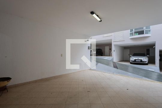 Garagem de casa de condomínio à venda com 4 quartos, 174m² em Santa Teresinha, São Paulo