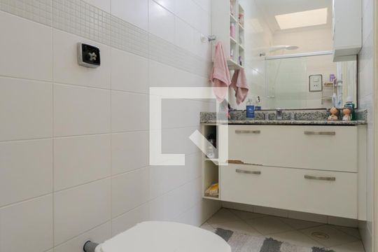 Banheiro da Suíte 2 de casa de condomínio à venda com 4 quartos, 174m² em Santa Teresinha, São Paulo