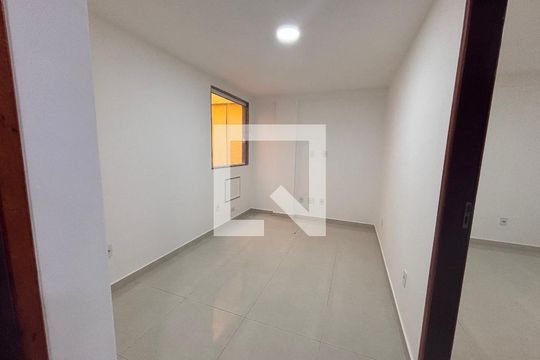 Sala de kitnet/studio para alugar com 1 quarto, 35m² em Recreio dos Bandeirantes, Rio de Janeiro