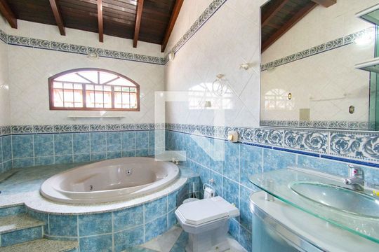 Banheiro 1 de casa para alugar com 5 quartos, 500m² em Marechal Rondon, Canoas
