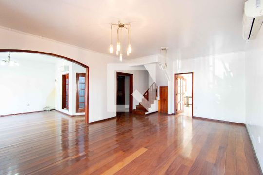 Casa para alugar com 5 quartos, 500m² em Marechal Rondon, Canoas