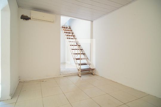 Escada de casa à venda com 3 quartos, 50m² em Vila Jardim, Porto Alegre