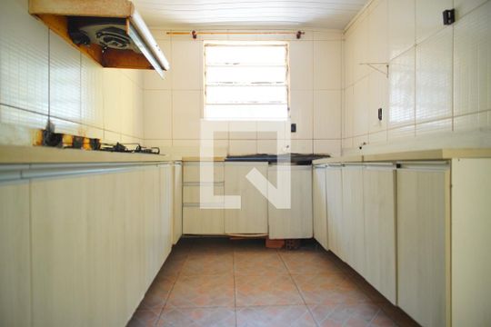 Cozinha de casa para alugar com 3 quartos, 50m² em Vila Jardim, Porto Alegre