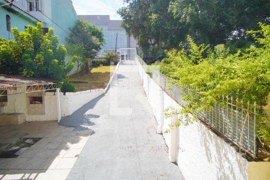 Quarto 2 - Vista de casa para alugar com 3 quartos, 50m² em Vila Jardim, Porto Alegre