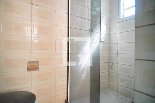 Banheiro de casa à venda com 3 quartos, 50m² em Vila Jardim, Porto Alegre
