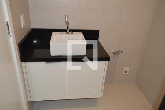 Banheiro de kitnet/studio para alugar com 1 quarto, 28m² em Vila Mariana, São Paulo