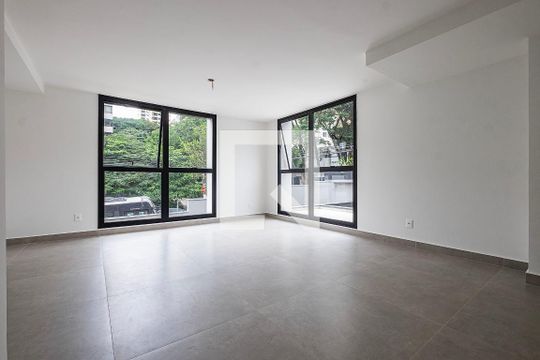 Sala de casa de condomínio à venda com 3 quartos, 275m² em Vila Madalena, São Paulo
