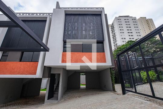 Fachada de casa de condomínio à venda com 3 quartos, 275m² em Vila Madalena, São Paulo