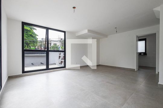 Sala de casa de condomínio à venda com 3 quartos, 275m² em Vila Madalena, São Paulo