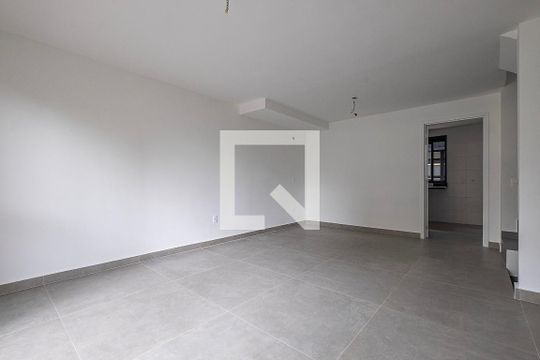 Sala de casa de condomínio à venda com 3 quartos, 226m² em Vila Madalena, São Paulo