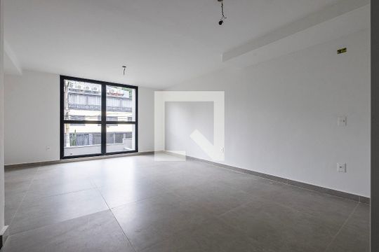 Sala de casa de condomínio à venda com 3 quartos, 226m² em Vila Madalena, São Paulo