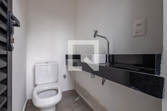 Terraço - Banheiro de casa de condomínio à venda com 3 quartos, 226m² em Vila Madalena, São Paulo