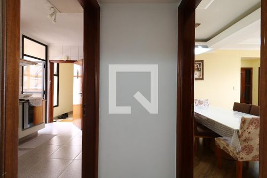 Corredor de apartamento à venda com 3 quartos, 130m² em Vila Assunção, Santo André