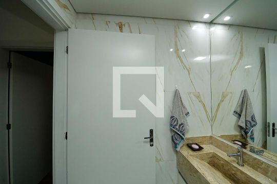 Banheiro de apartamento à venda com 2 quartos, 53m² em Vila Metalúrgica, Santo André