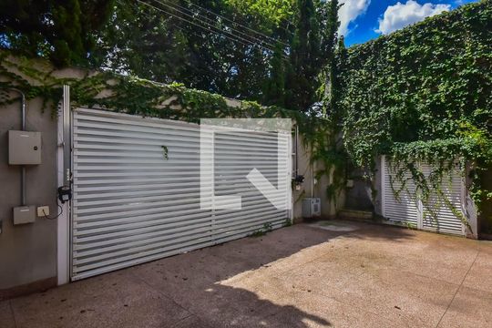 Garagem de casa à venda com 3 quartos, 338m² em Vila Sonia, São Paulo