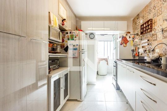 Cozinha de apartamento à venda com 1 quarto, 70m² em Indianópolis, São Paulo
