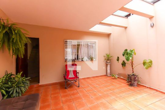 Garagem de casa à venda com 3 quartos, 175m² em Vila Canero, São Paulo